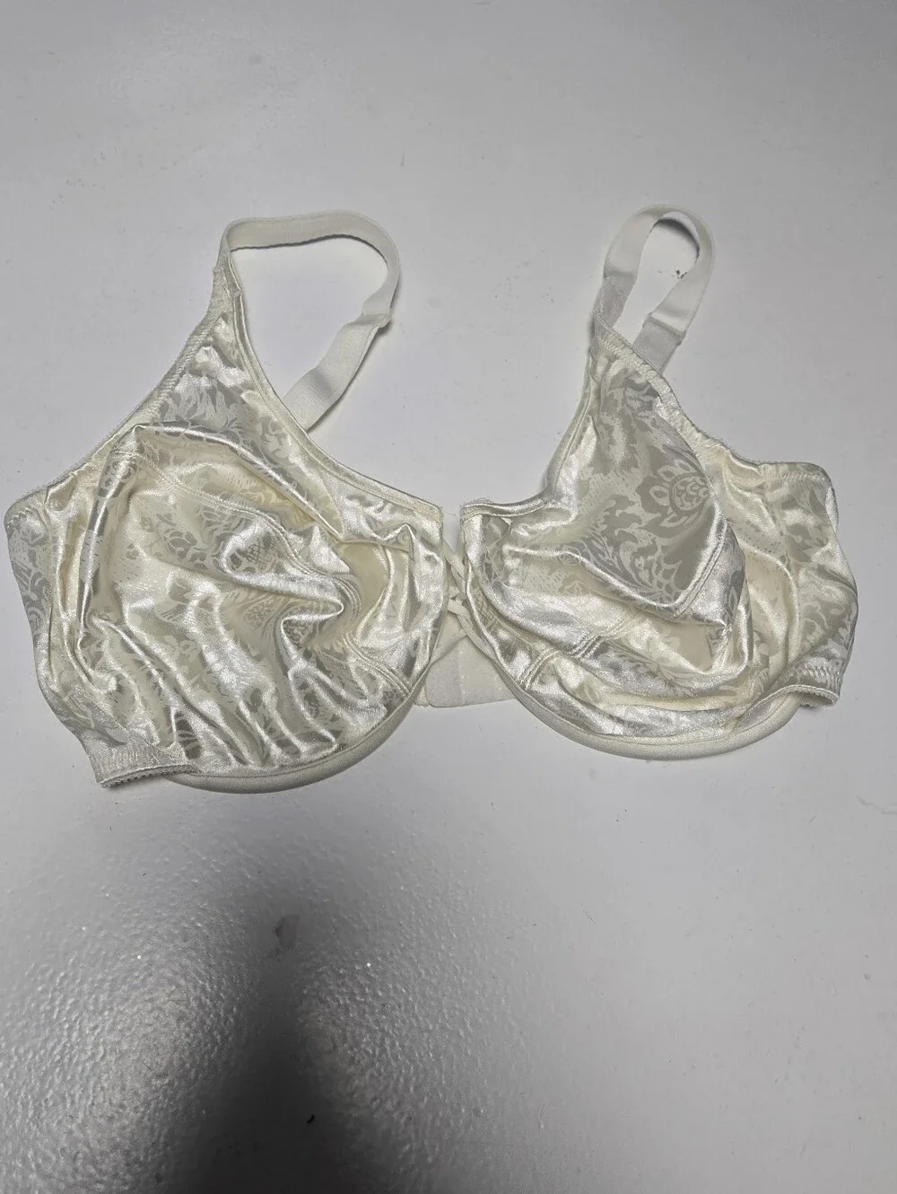 Vanity Fair Underwired Cream Colored Floral Print Bra Size 40DD